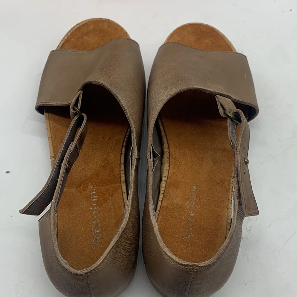 Antelope Tan Leather Sandals Peep Toe Rubber Bottom Size 38. MCS3938A - Picture 6 of 11